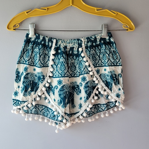Boho flowy pom pom shorts - Picture 2 of 8